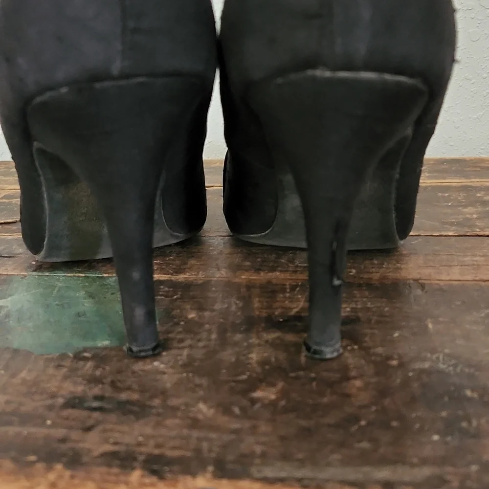 Heels - Picture 3 of 3